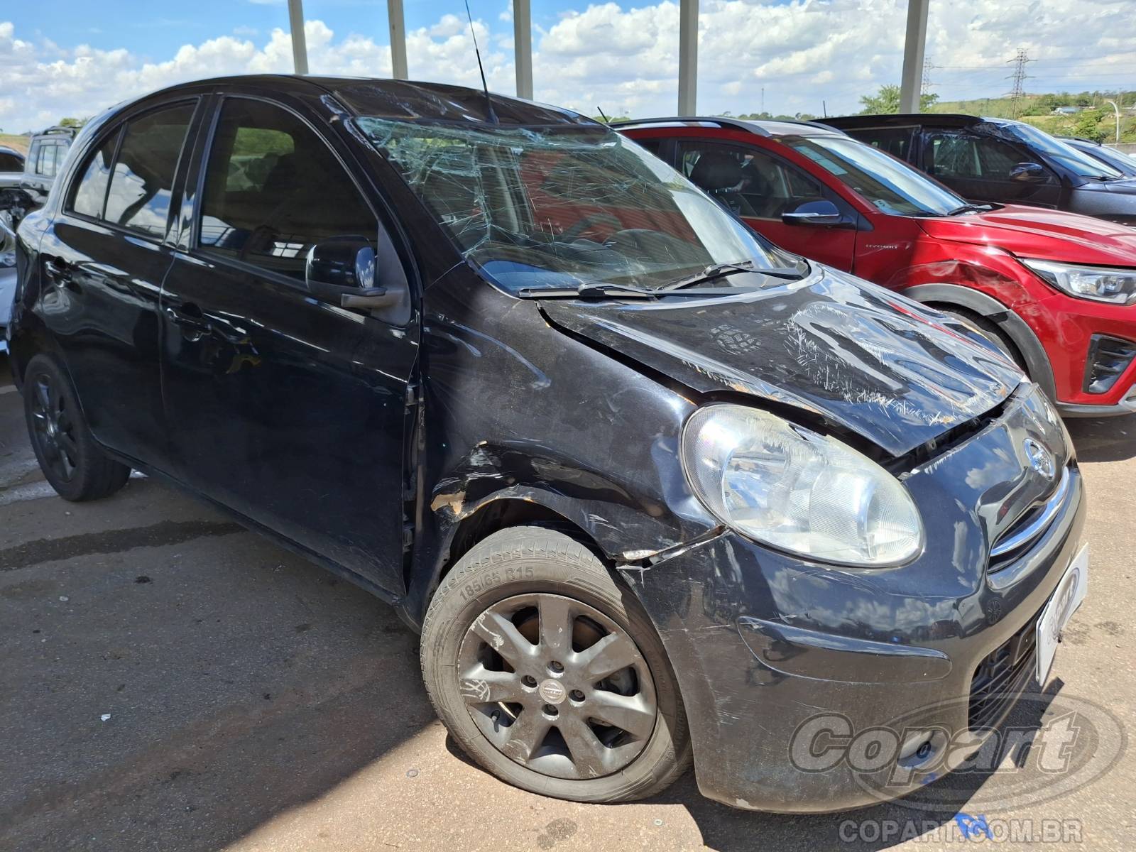Nissan March S 1.6 16V 2014 Médio Dano