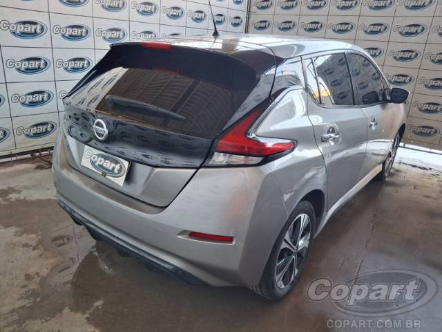 2022 NISSAN LEAF 