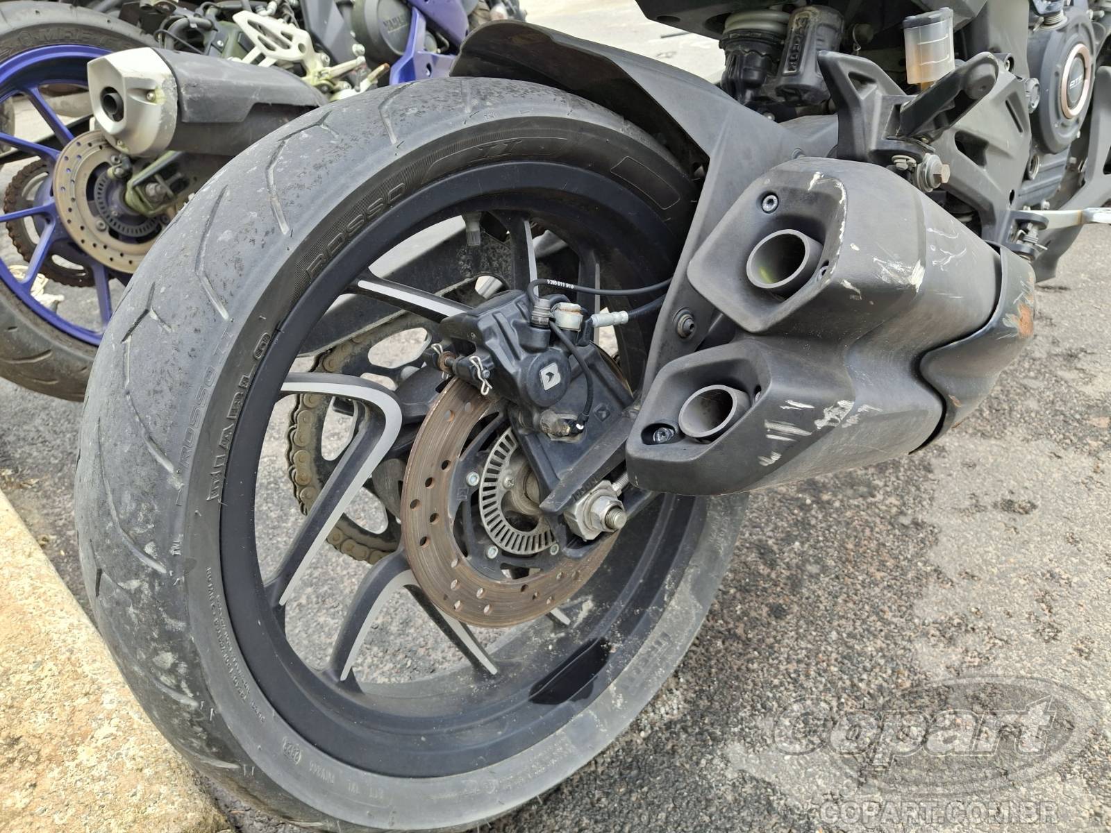 Foto 7 de 10: 2024 BAJAJ DOMINAR