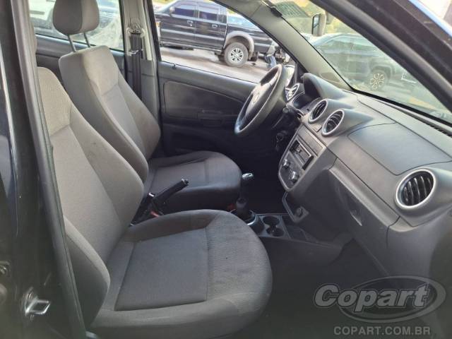 2010 VOLKSWAGEN VOYAGE 