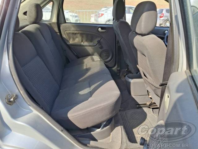 2005 FORD FIESTA SEDAN 