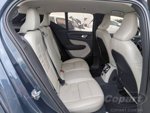 2022 VOLVO XC40 