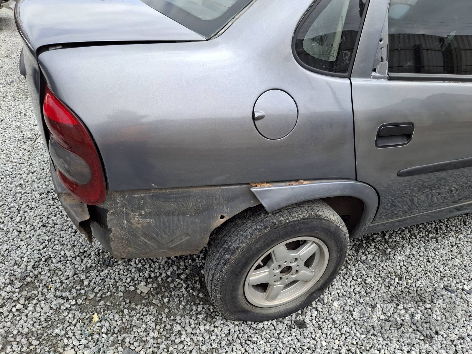 Foto 11 de 15: 2001 CHEVROLET CORSA SEDAN
