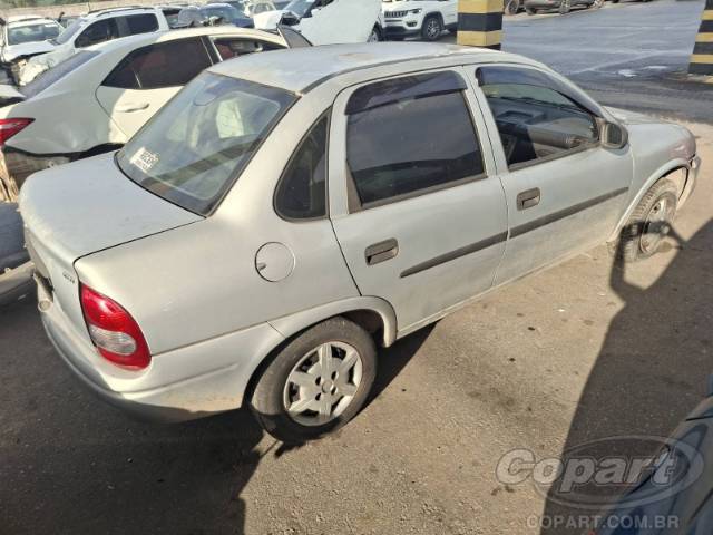 2001 CHEVROLET CORSA SEDAN 