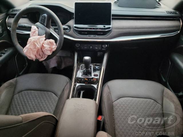 2025 JEEP COMMANDER 