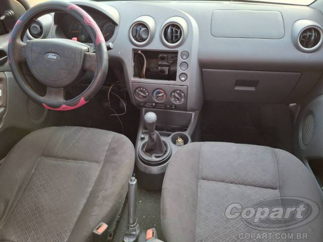2006 FORD FIESTA SEDAN 