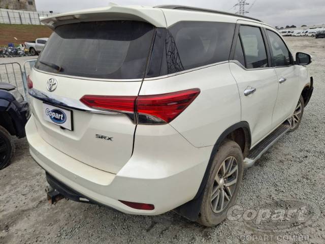 2017 TOYOTA HILUX SW4 