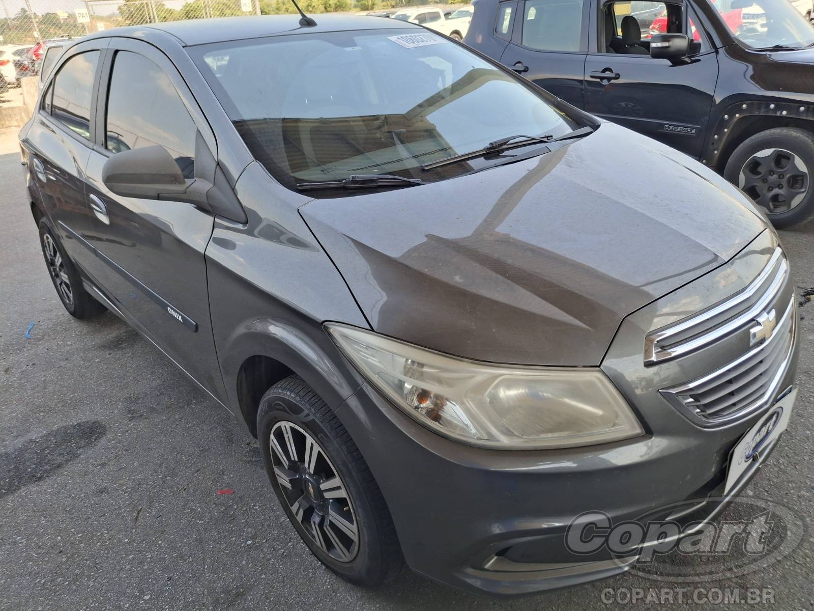 Veículo GM - Chevrolet Onix 2015 CHEVROLET ONIX LT 1.0 SPE FLEXIVEL ALCOOL/GASOLINA 2015 em leilão