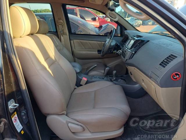 2013 TOYOTA HILUX SW4 