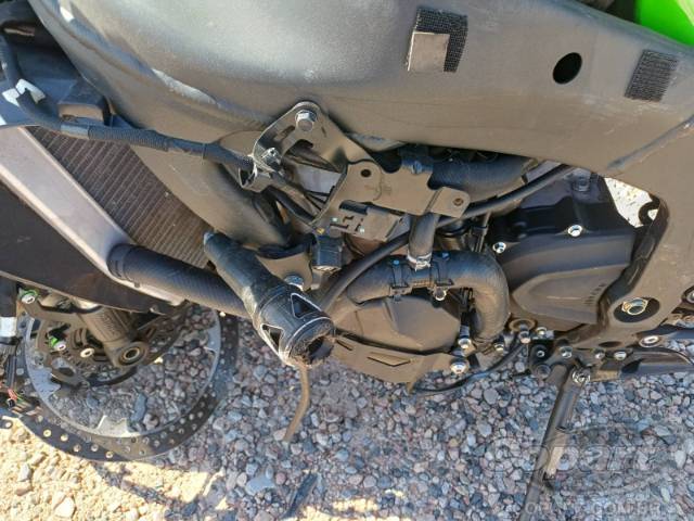 2025 KAWASAKI NINJA ZX-6R 