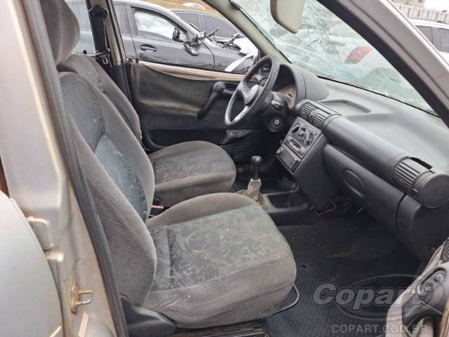 2002 CHEVROLET CORSA SEDAN 