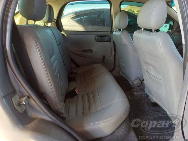 2005 CHEVROLET CORSA SEDAN 