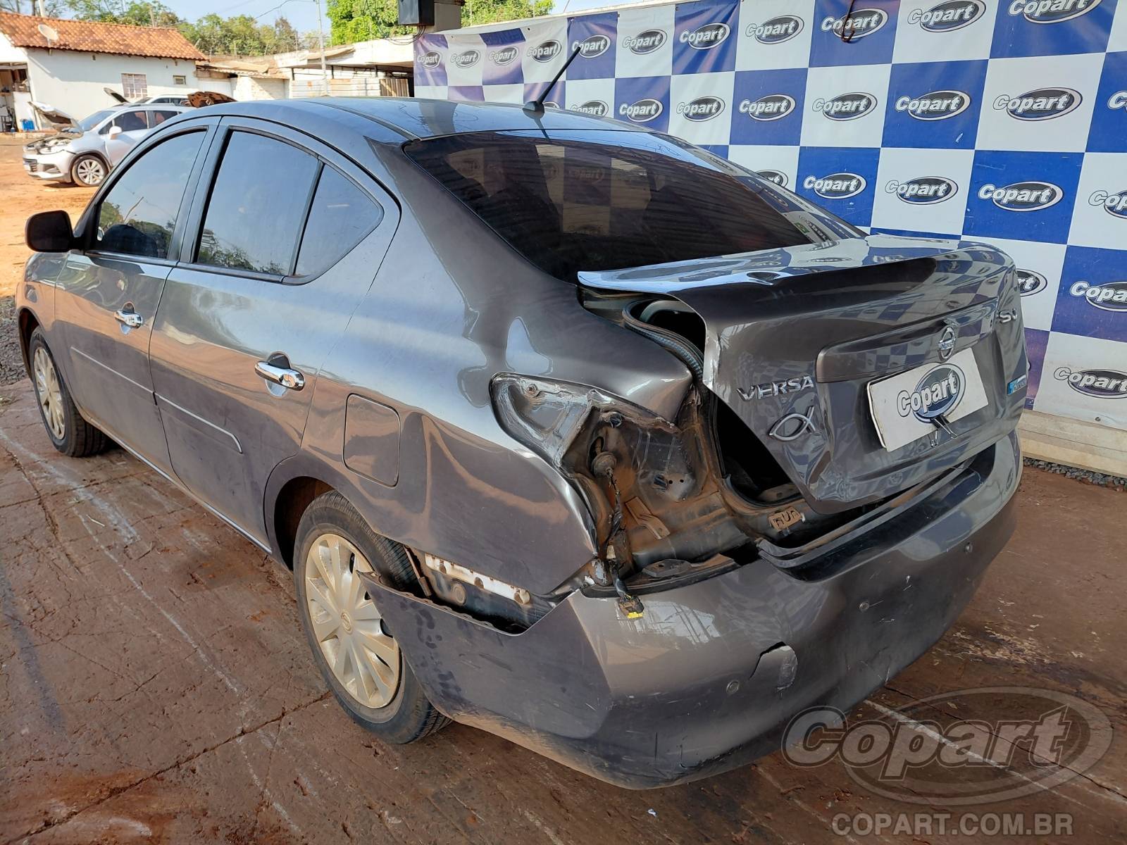 2013 NISSAN VERSA — foto 3 de 10