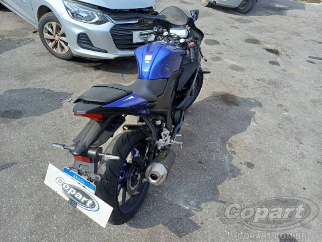 2025 YAMAHA YZF R15 