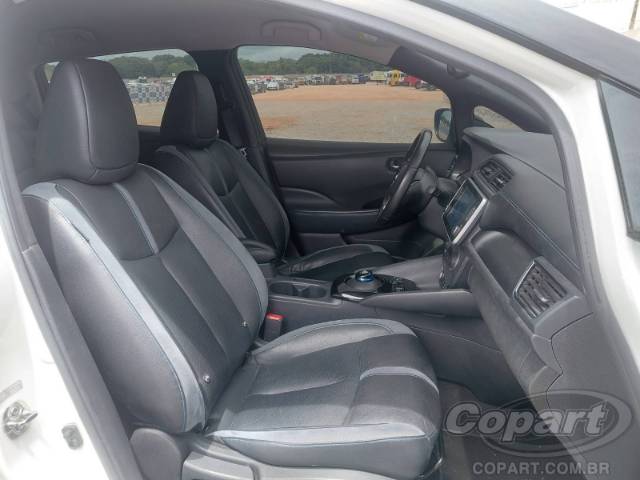 2022 NISSAN LEAF 