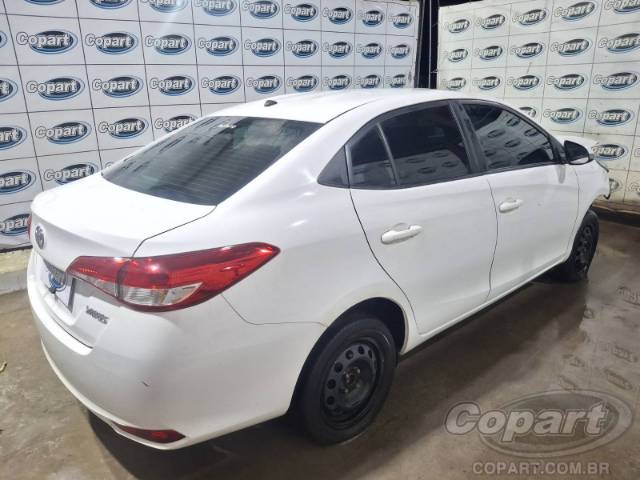 2025 TOYOTA YARIS SEDA 