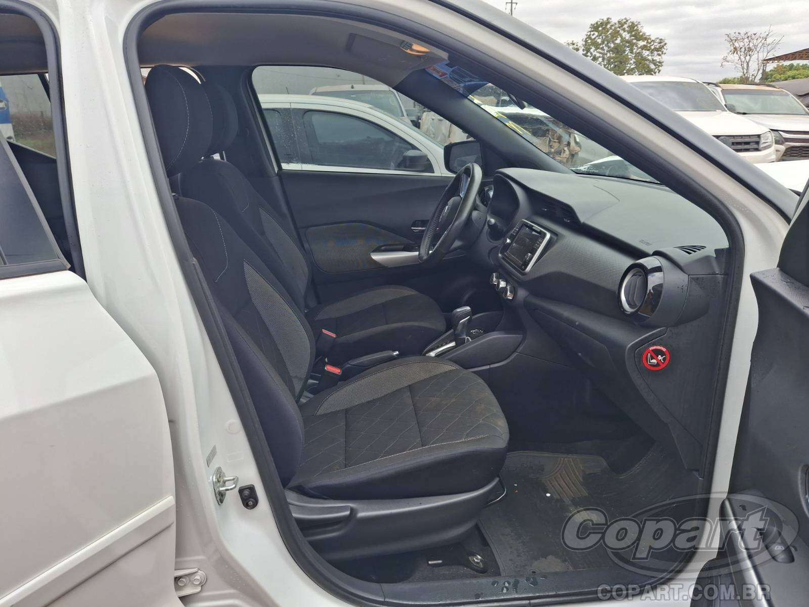 2021 NISSAN KICKS — foto 5 de 10