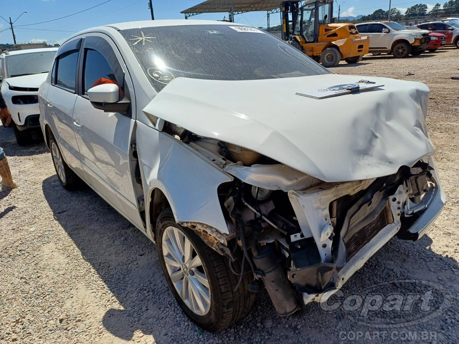 Volkswagen Voyage City Novo 1.6 Total Flex 2014 Colisão Média Monta