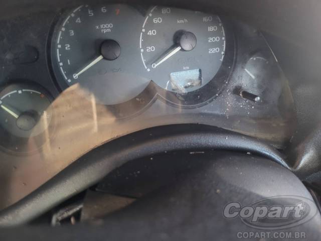 2004 CHEVROLET CORSA SEDAN 