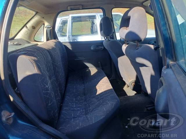 2000 CHEVROLET CORSA SEDAN 