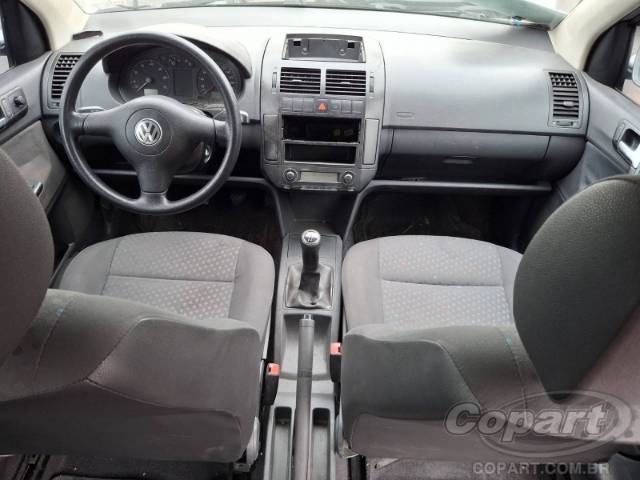 2005 VOLKSWAGEN POLO SEDAN 