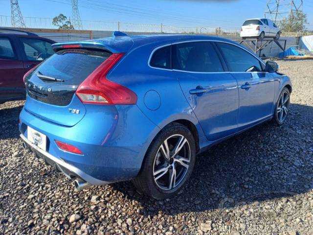 2017 VOLVO V40 