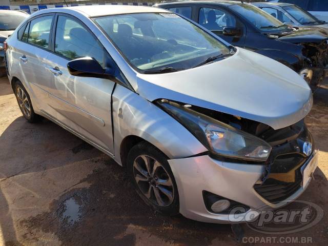 2015 HYUNDAI HB20S 