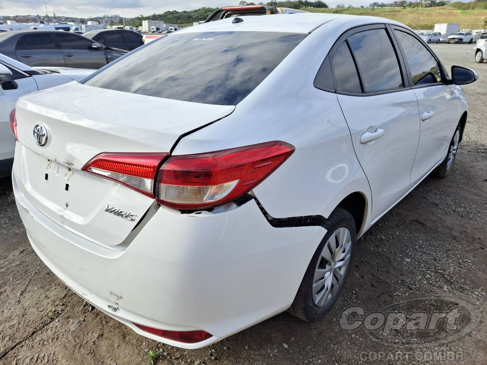 2025 TOYOTA YARIS SEDA — foto 4 de 10