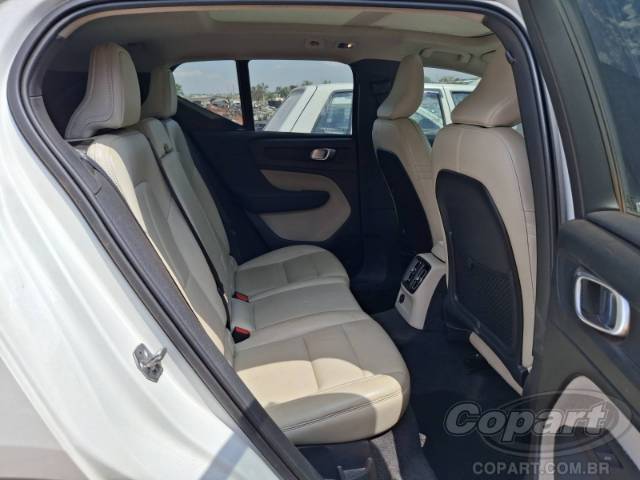 2021 VOLVO XC40 