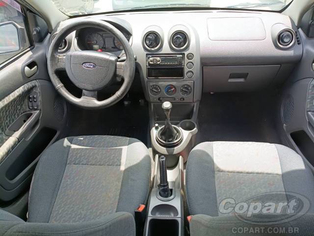2004 FORD FIESTA 