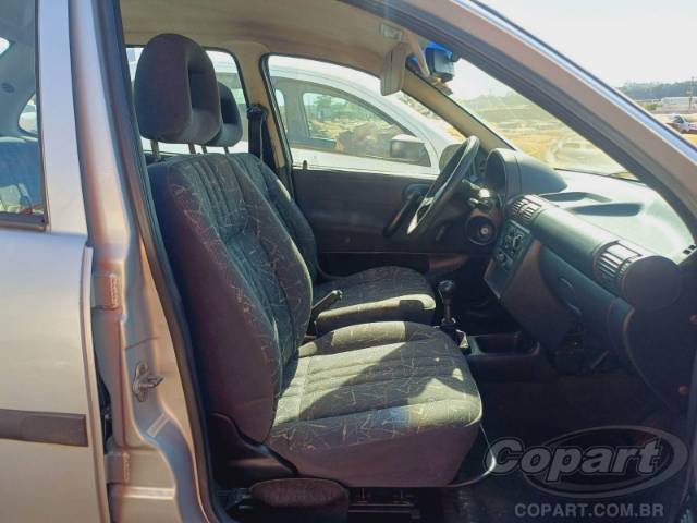 2000 CHEVROLET CORSA SEDAN 