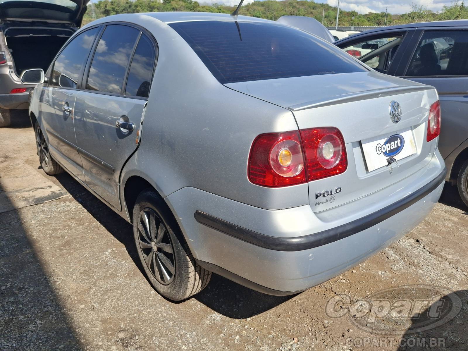 2010 VOLKSWAGEN POLO SEDAN — foto 3 de 10