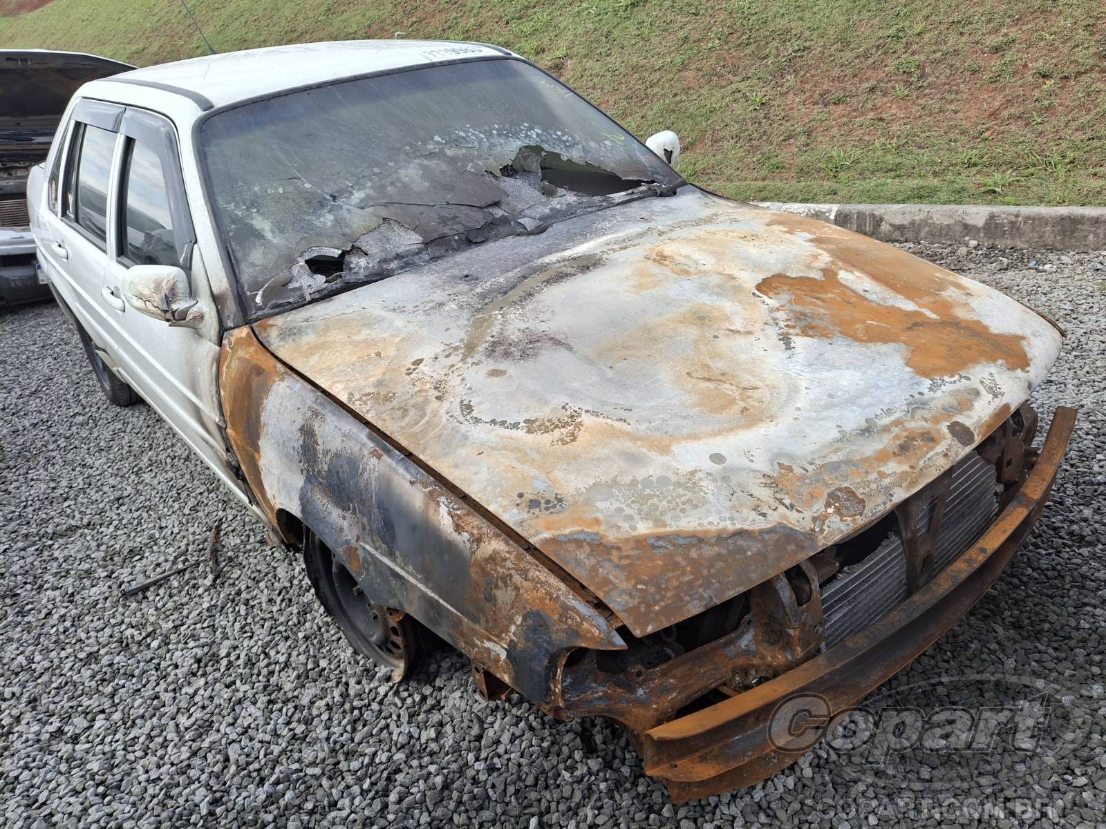Volkswagen Santana 2001 em leilão — SP