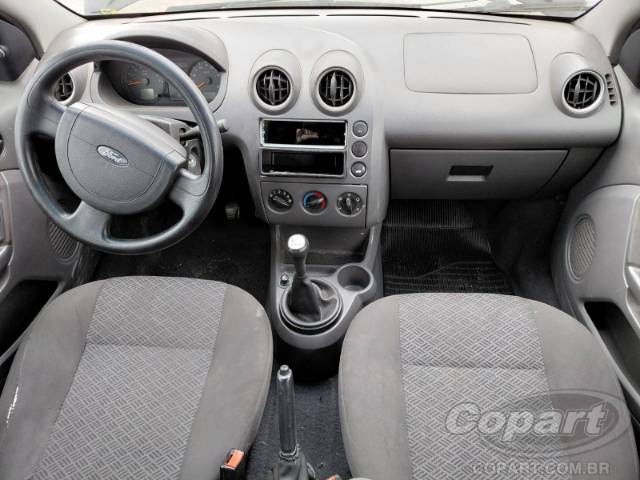 2005 FORD FIESTA SEDAN 