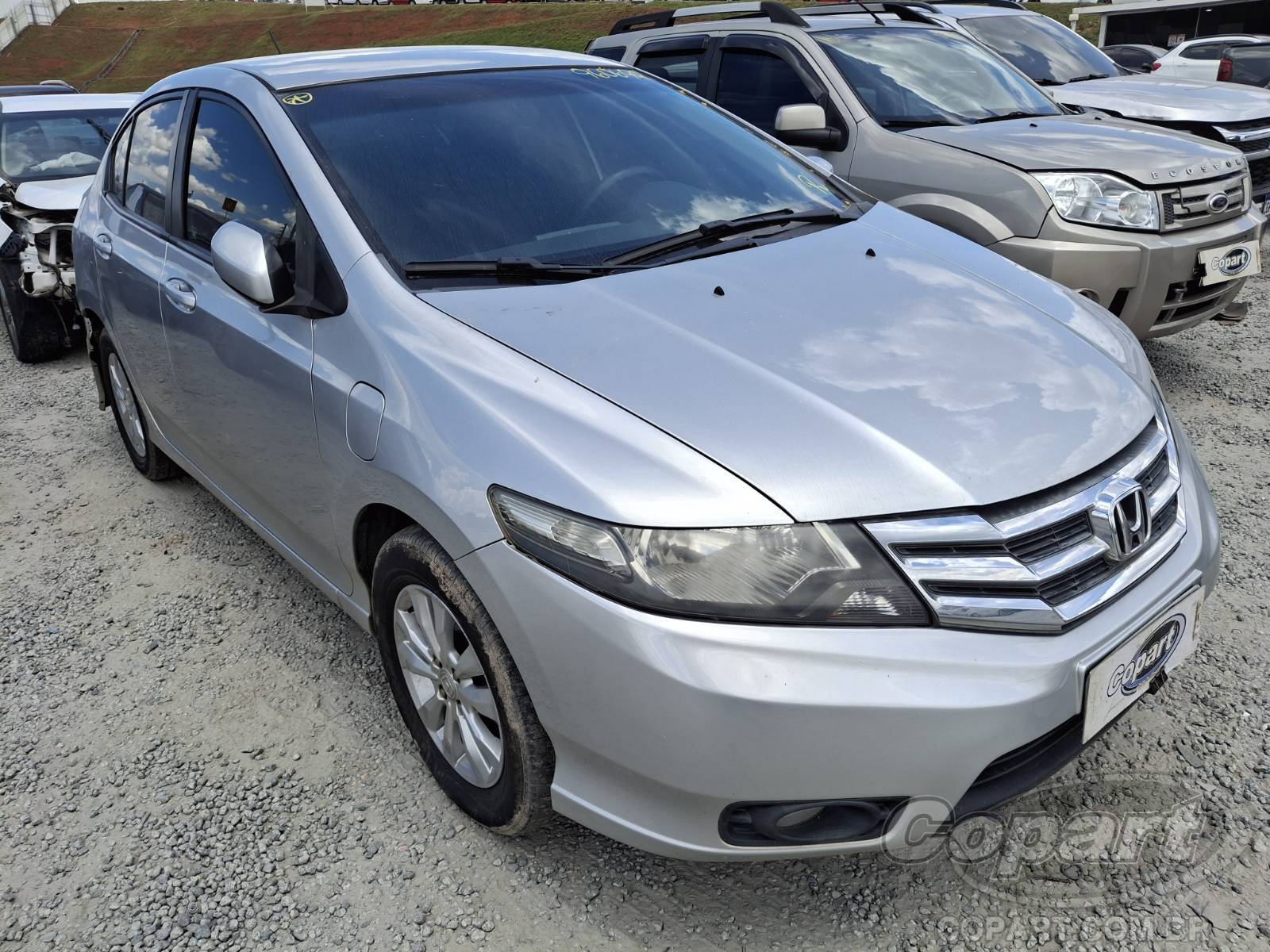 Veículo Honda City Honda City LX 1.5 16V 2013 Médio Dano Traseiro 2013 em leilão