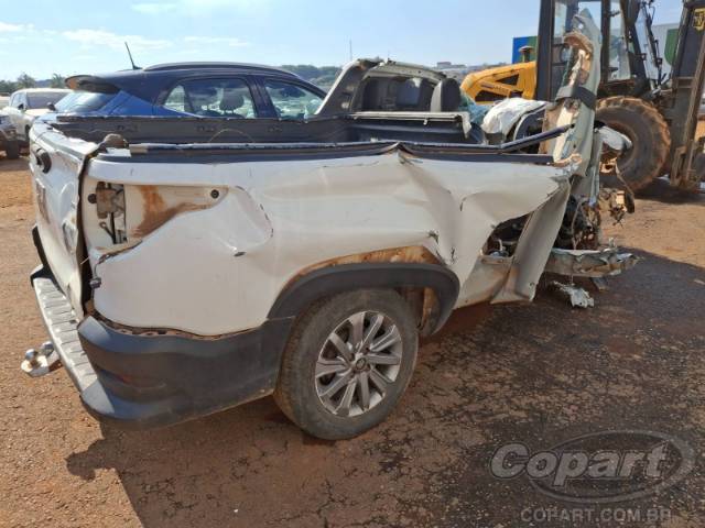 2021 FIAT STRADA 
