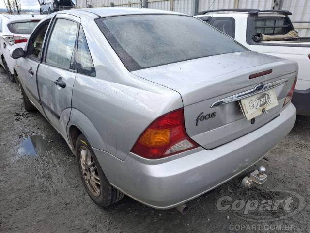 2001 FORD FOCUS SEDAN 
