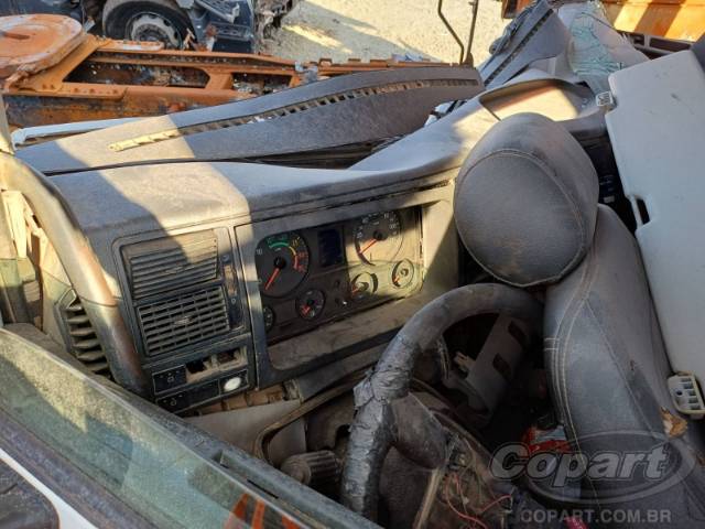 2010 VOLKSWAGEN CONSTELLATION 