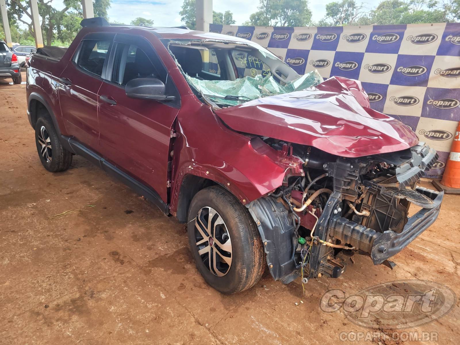Fiat Toro Freedom AT6 1.8 16V E.torQ 2017 Médio Dano Frontal