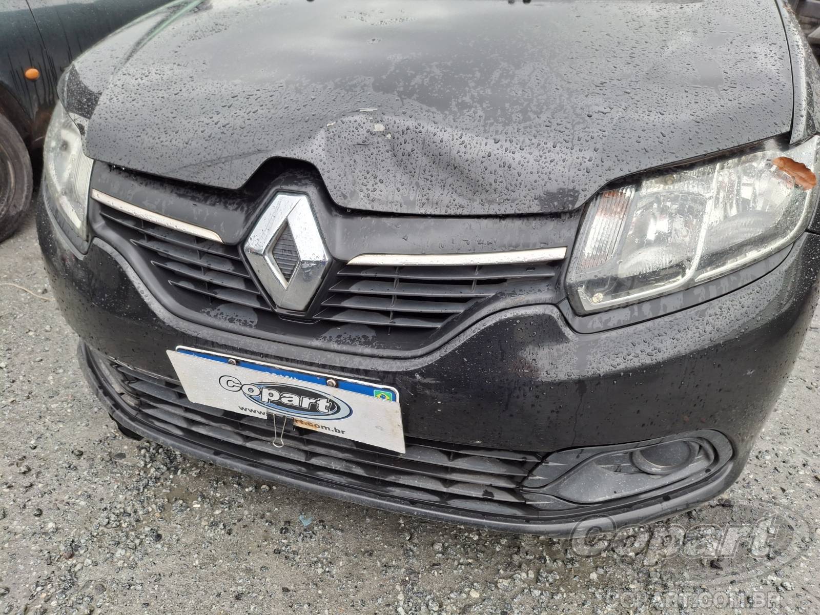 Foto 11 de 15: 2015 RENAULT LOGAN