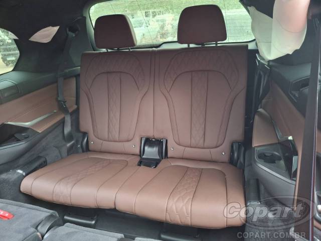 2025 BMW X7 