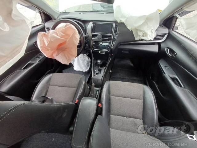 2024 TOYOTA YARIS SEDA 