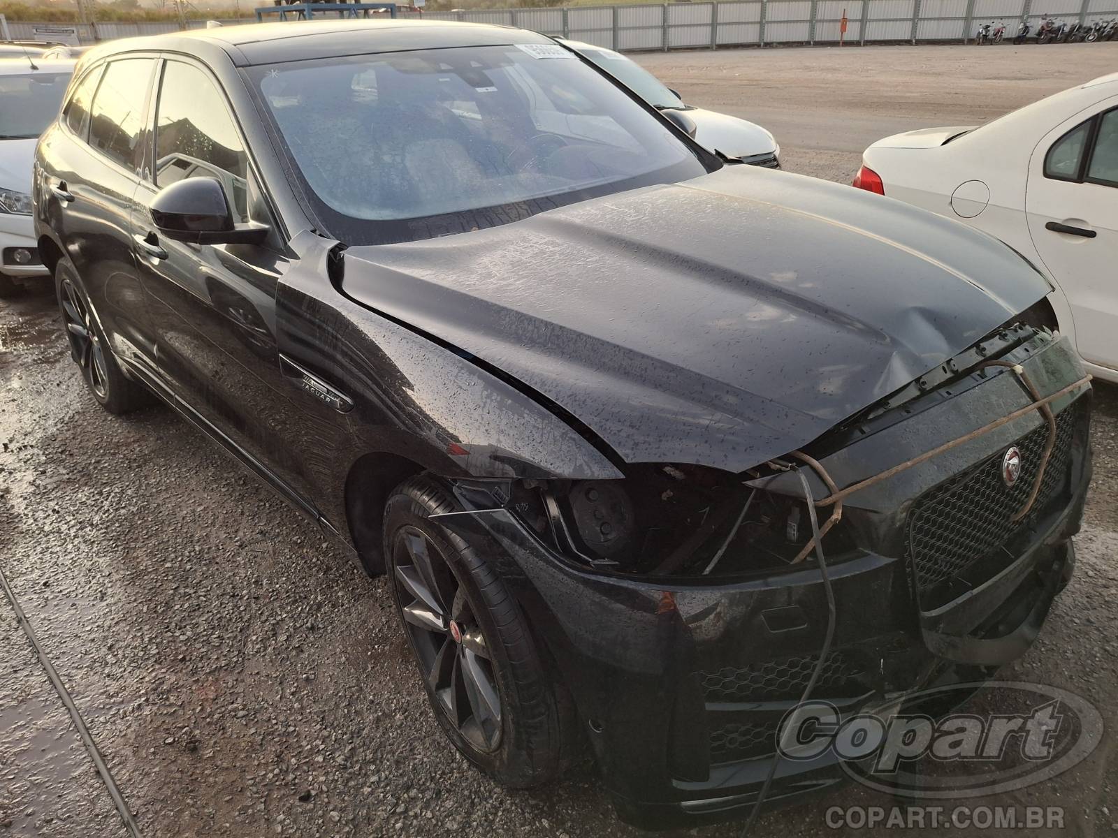 Veículo Jaguar F-Pace Jaguar F-Pace R-Sport AWD 2.0 Ingenium Turbo 2019 Colisão Pequena Monta 2019 em leilão