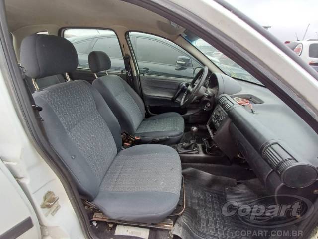 2001 CHEVROLET CORSA 