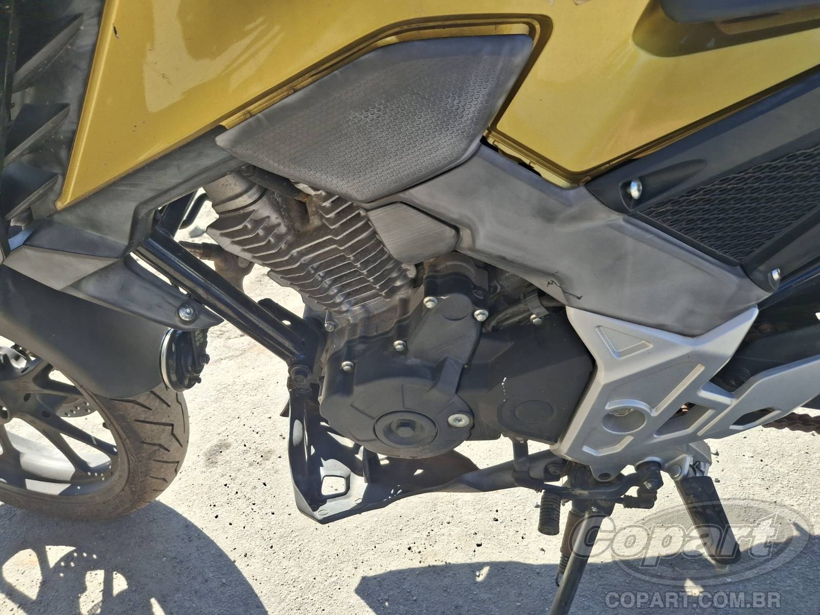 Foto 6 de 10: 2024 HONDA CB 300F