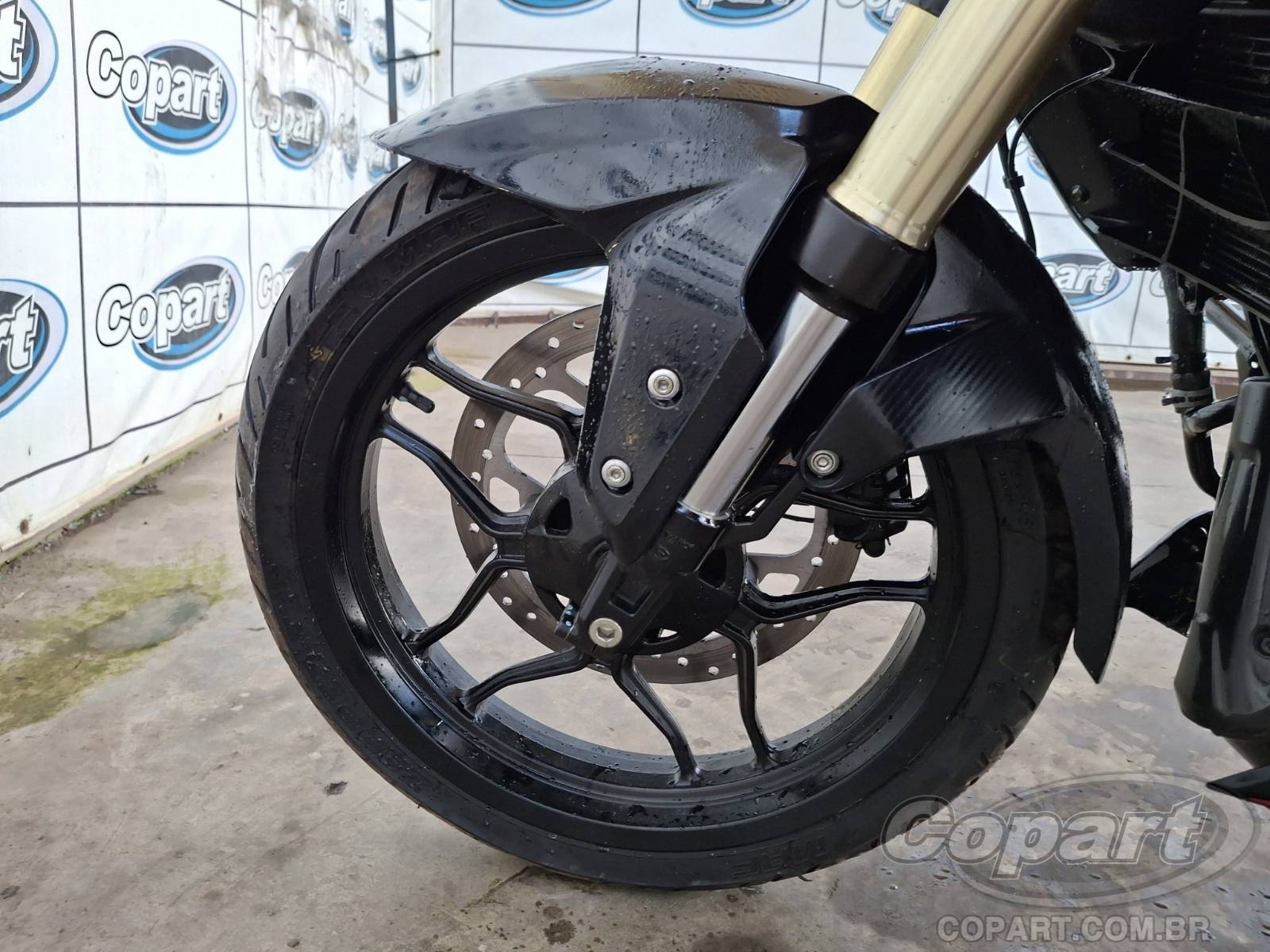 Foto 8 de 10: 2026 BAJAJ DOMINAR