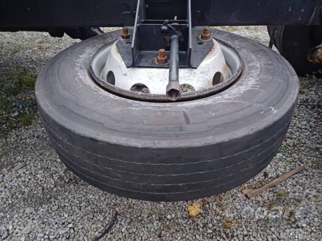 2011 VOLKSWAGEN CONSTELLATION 