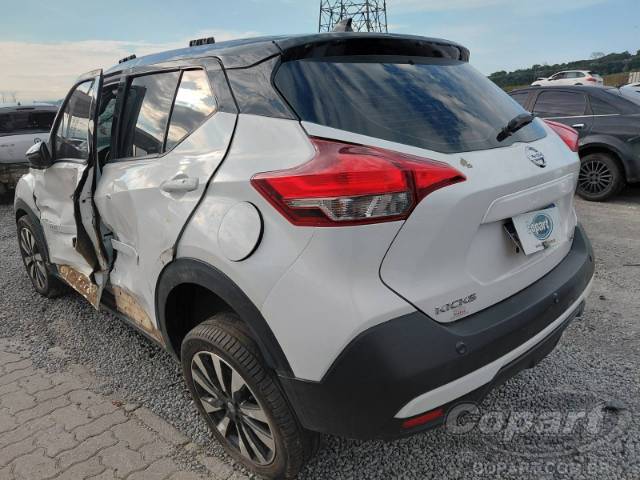 2017 NISSAN KICKS 