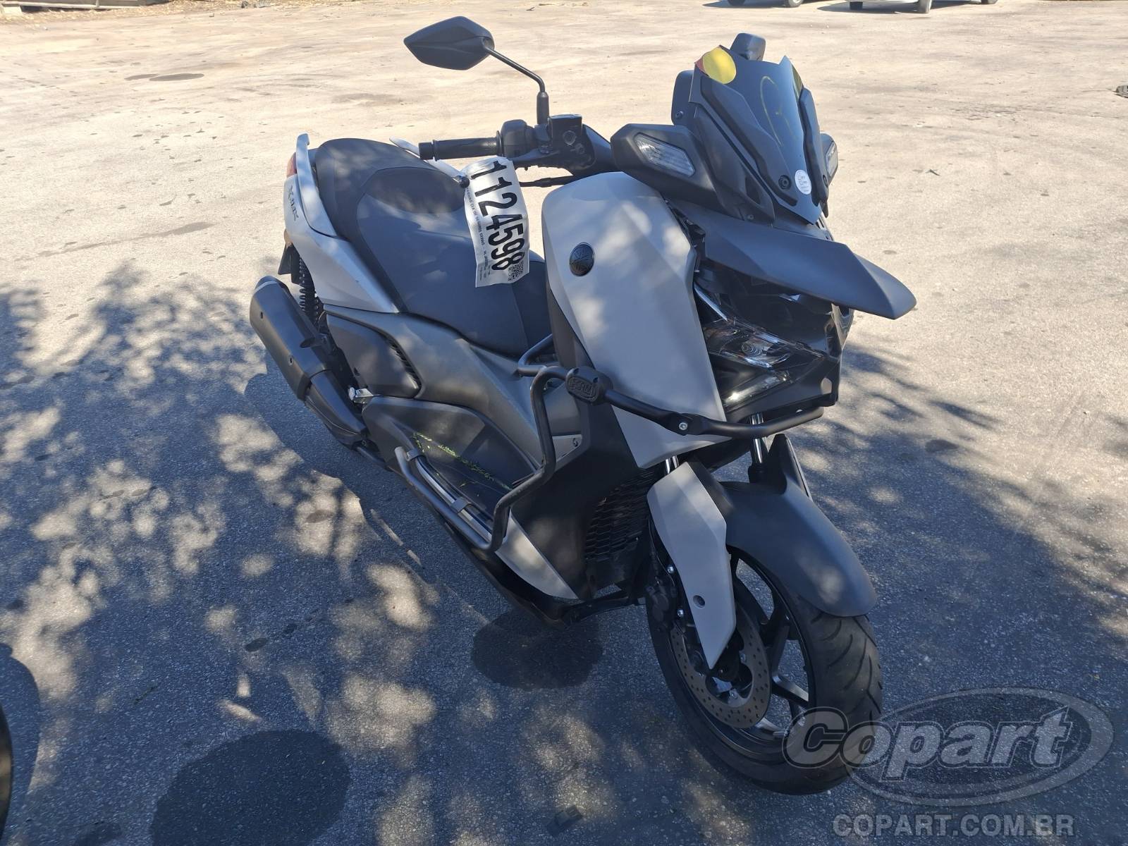 Yamaha Xmax 2025 em leilão