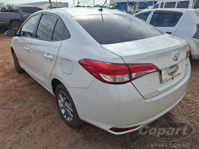 2023 TOYOTA YARIS SEDA 